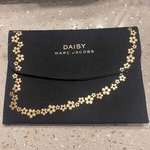 Marc Jacobs Daisy Envelope Case
